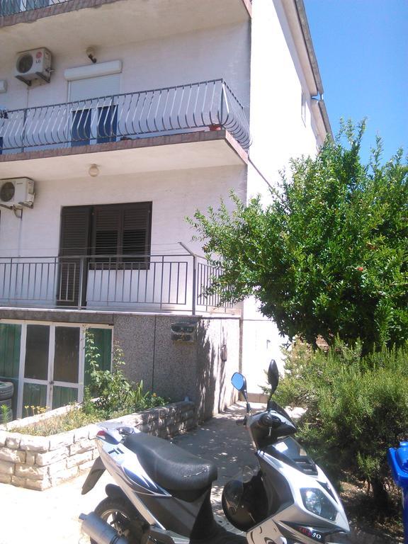 Apartmani Kapitanovic Biograd Na Moru Exterior photo