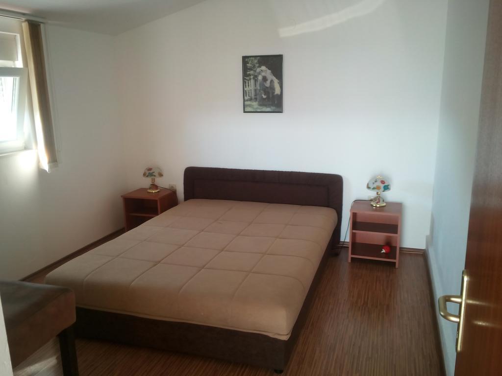 Apartmani Kapitanovic Biograd Na Moru Exterior photo